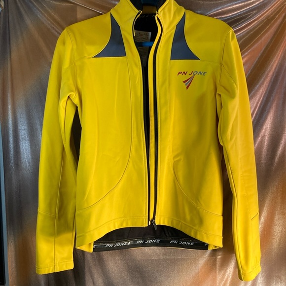 pn jone Jackets & Blazers - PN Jones size M yellow athletic cycling jacket with rear pockets non slip waist‎